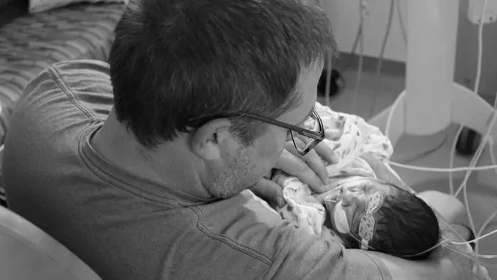 Karácsony előtt, édesanyja karjaiban hunyt el a csodababa