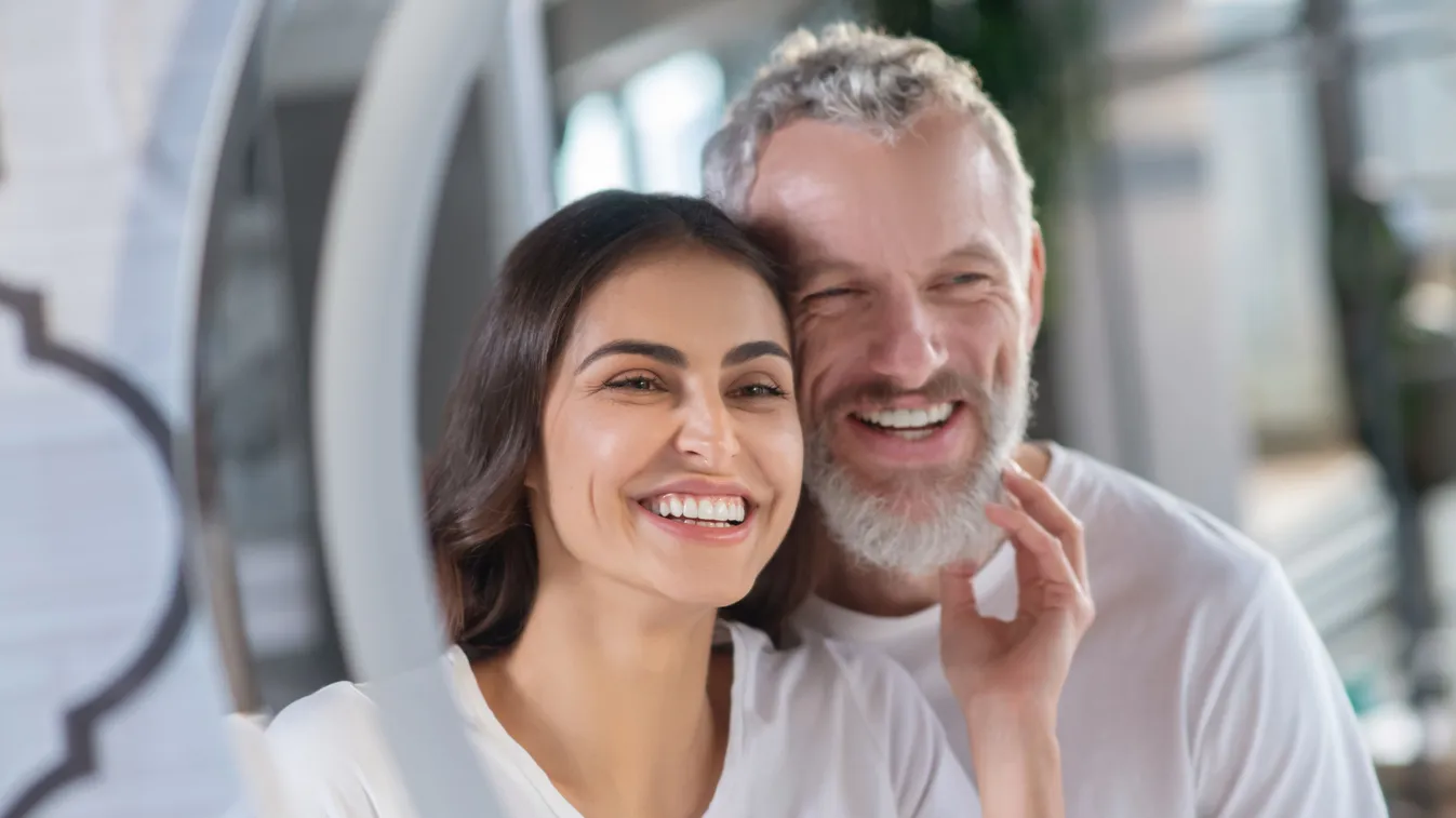 Nagy korkülönbség egy párkapcsolatban: ezért működik vagy bukik el a pszichológus szerint