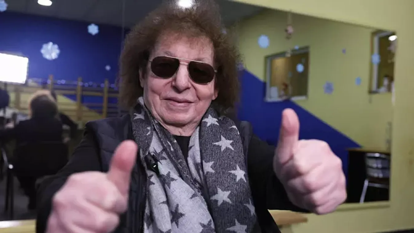 A legszebb ajándék: Demjén Ferenc szerelmes csókra ébredt ma reggel – Így telt a legenda születésnapja