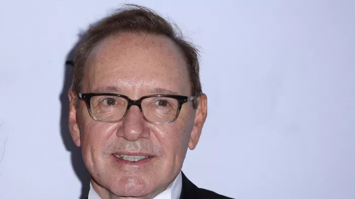 Kevin Spacey jövő októberben újból bíróság elé áll