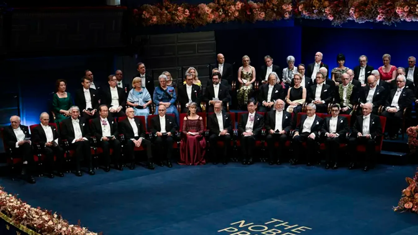 Íme az első fotók: így vette át Krasznahorkai László a Nobel-díjat