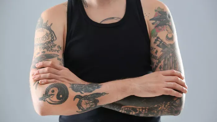 Komoly egészségügyi kockázatot rejt a tetováló tinta