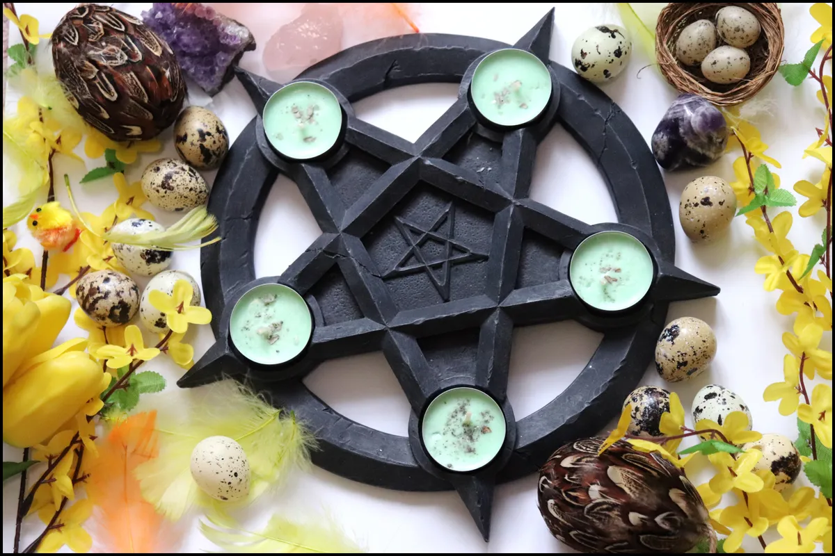 Pentagram mécsesekkel