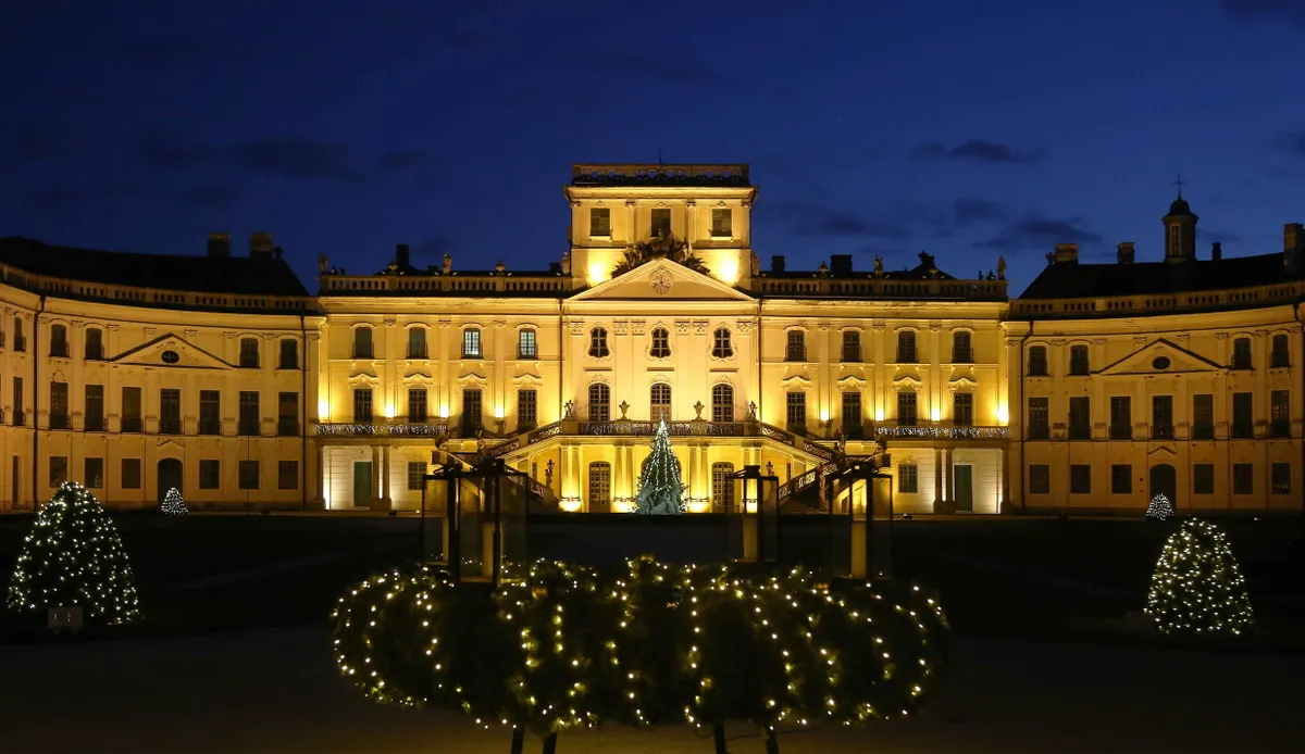 Eszterházy-kastély parkja 