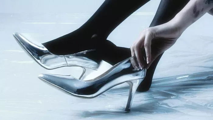 Zoknira fel! Egyre több brit iroda száműzi a cipőket