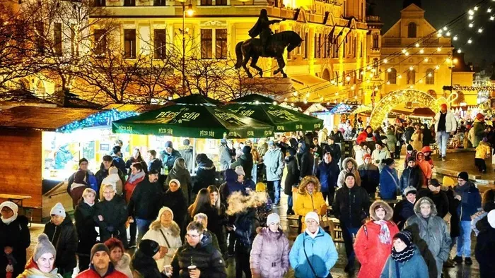 Pécsi adventi vásár: fények, zene, mesék a Széchenyi téren