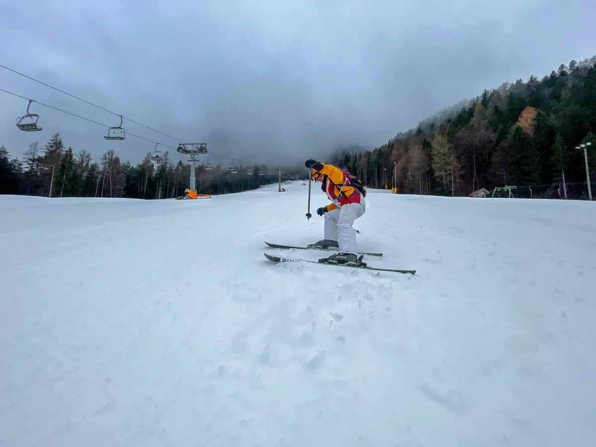 Szlovénia látnivalói közt a hófehér havas hegyek.