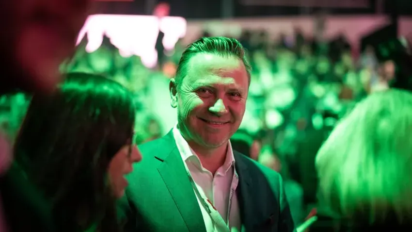 Gönczi Gábor is beállt a sorba! Neki is lett firkás pulcsija