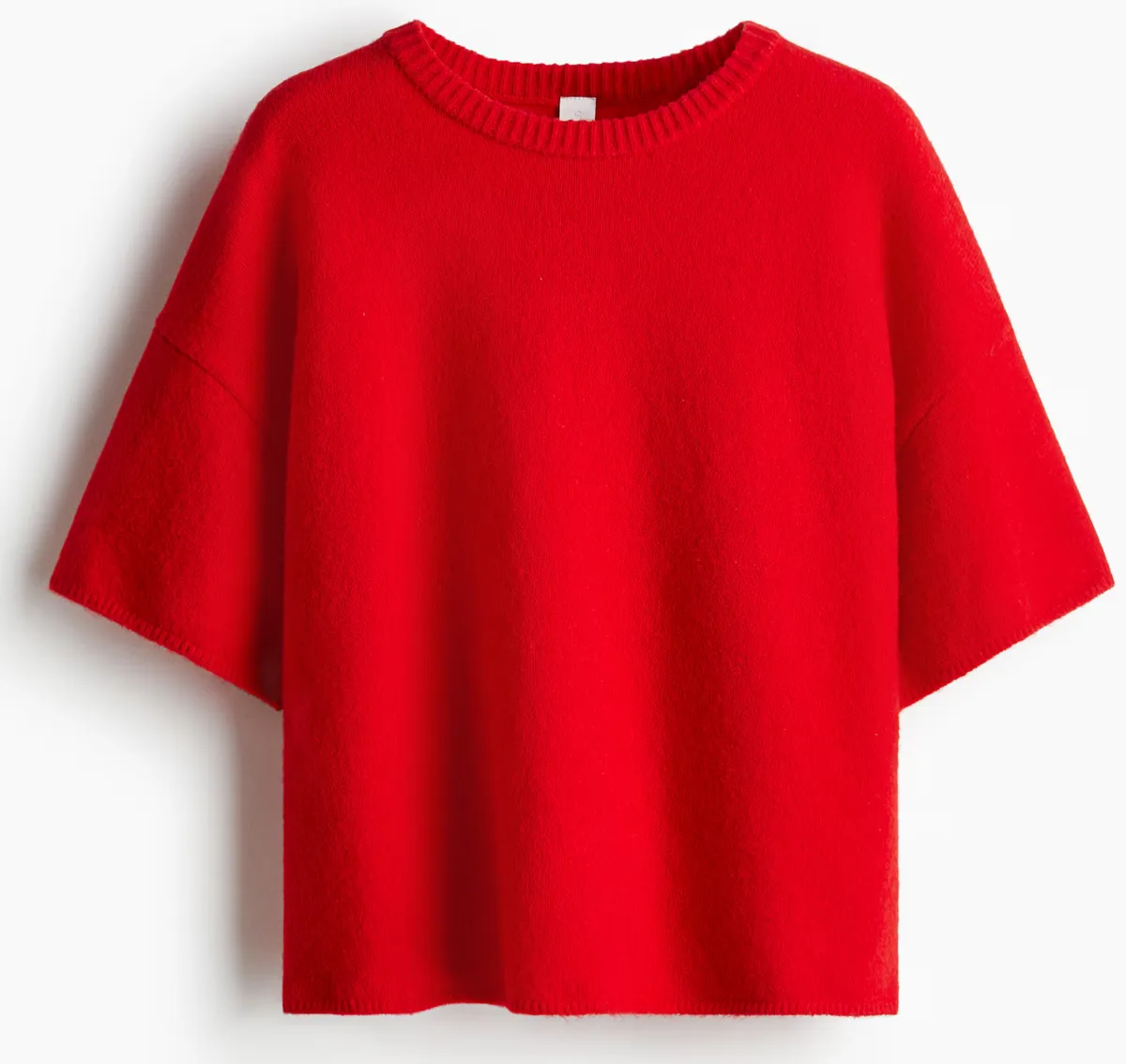 Karácsonyi divat: rövid ujjú piros pulóver.