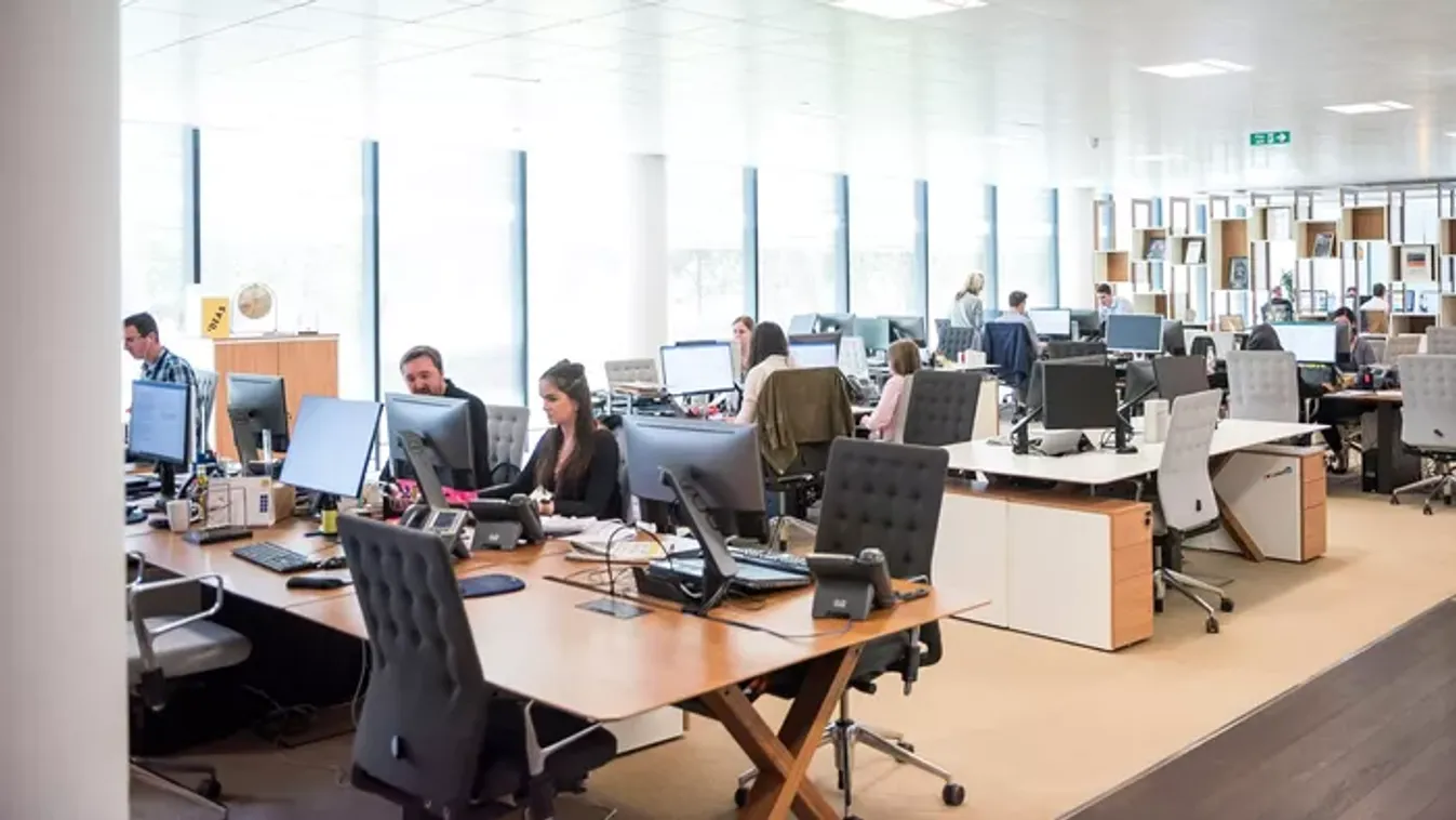 Így kémkedik utánad a Microsoft januártól: a főnököd tudni fogja, dolgozol-e vagy sem!