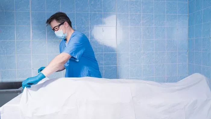 Balzsamozás előtt ébredt fel a halottnak hitt férfi