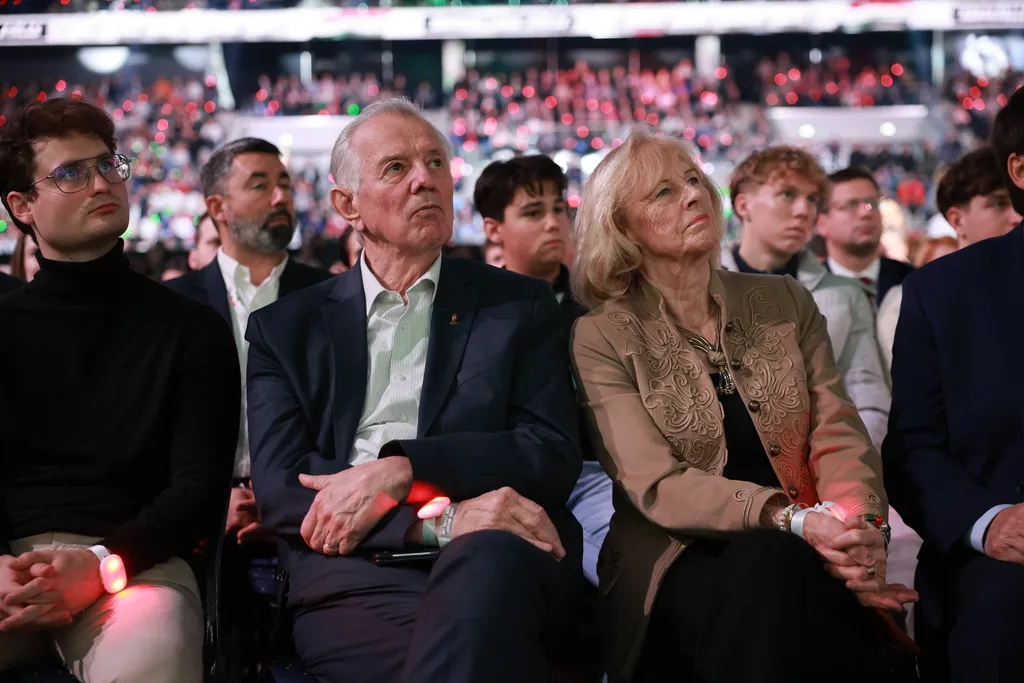 Háborúellenes Gyűlés Szegeden – Orbán Viktor  
 12.20 Szeged 
