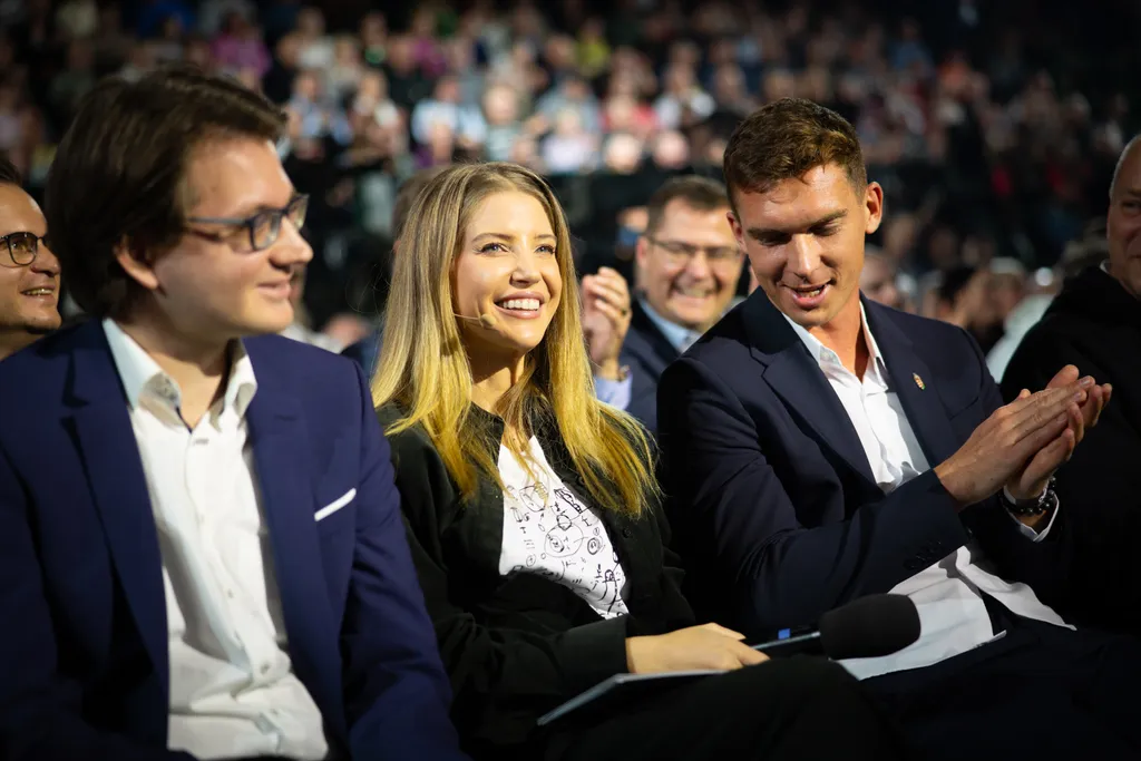 Háborúellenes Gyűlés, Mohács, 2025.12.13
DÁP, HEGY
hoppál hunor
 szabo zsofi
Pávkovics Bence