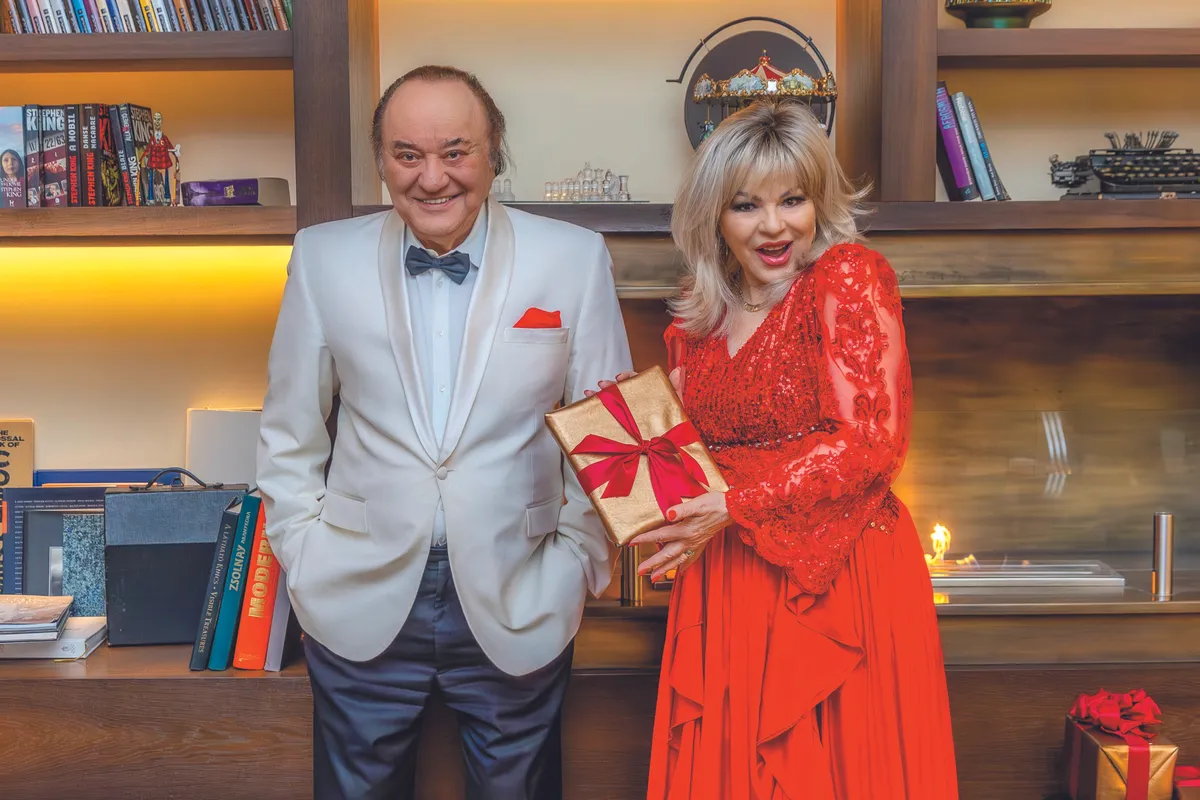 Korda György feleségével ünnepi ruhában.