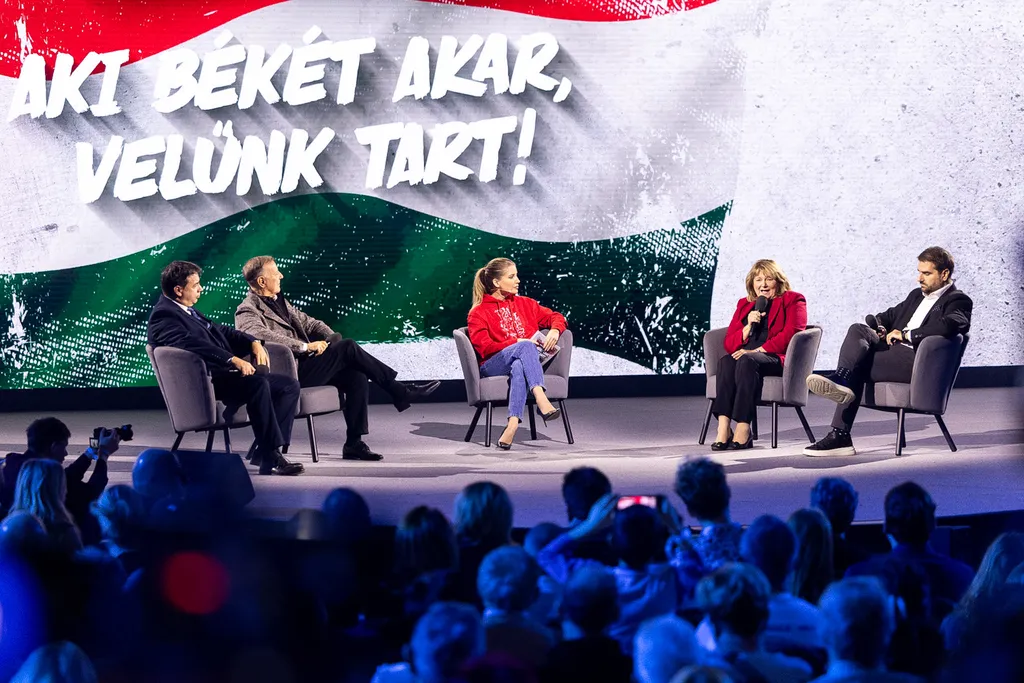 2025.12.06.Háború ellenes gyűlés_Kecskemét
Bán János
Cseke Péter
Szabó Zsófia
Takácsné Stalter Judit
Fekete Rajmund