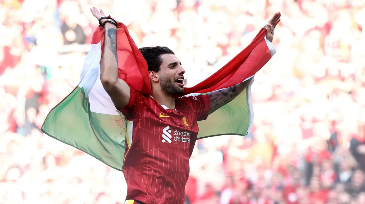 Szoboszlai Dominik magyar zászlóval ünnepelte a Liverpool bajnoki címét