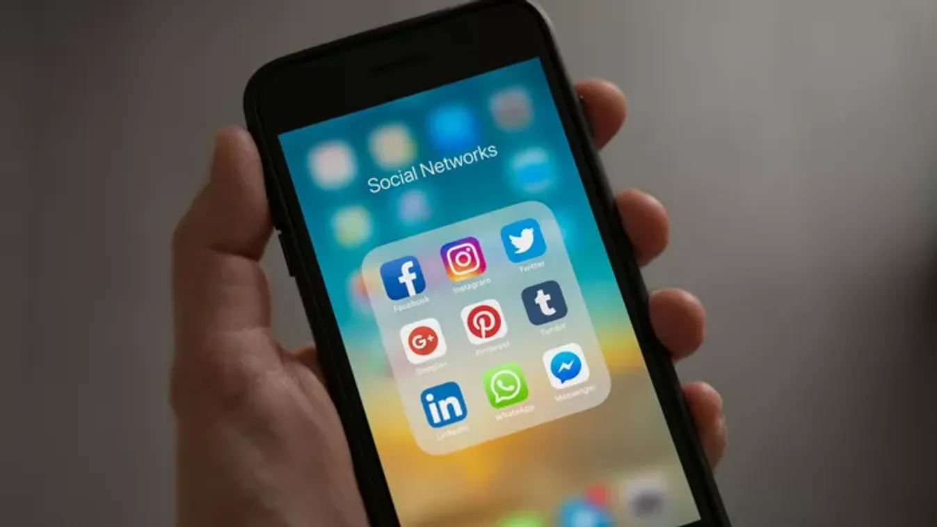 Nemsokára életbe lép a közösségi média-tilalom, 16 év alattiakat érint az új törvény