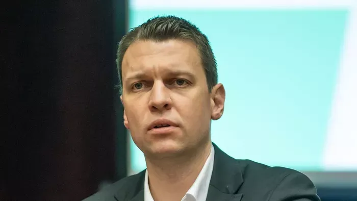 Menczer Tamás a 150 milliárd euróról: Hová tűnt a lóvé?