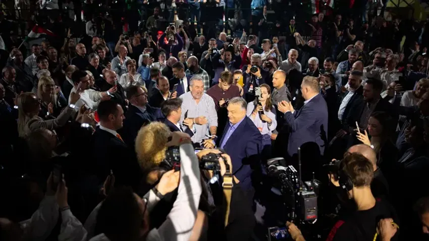 Orbán Viktor képekkel mondott köszönetet