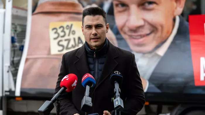 A NEM plakátkampányt indít a tisza-adóról