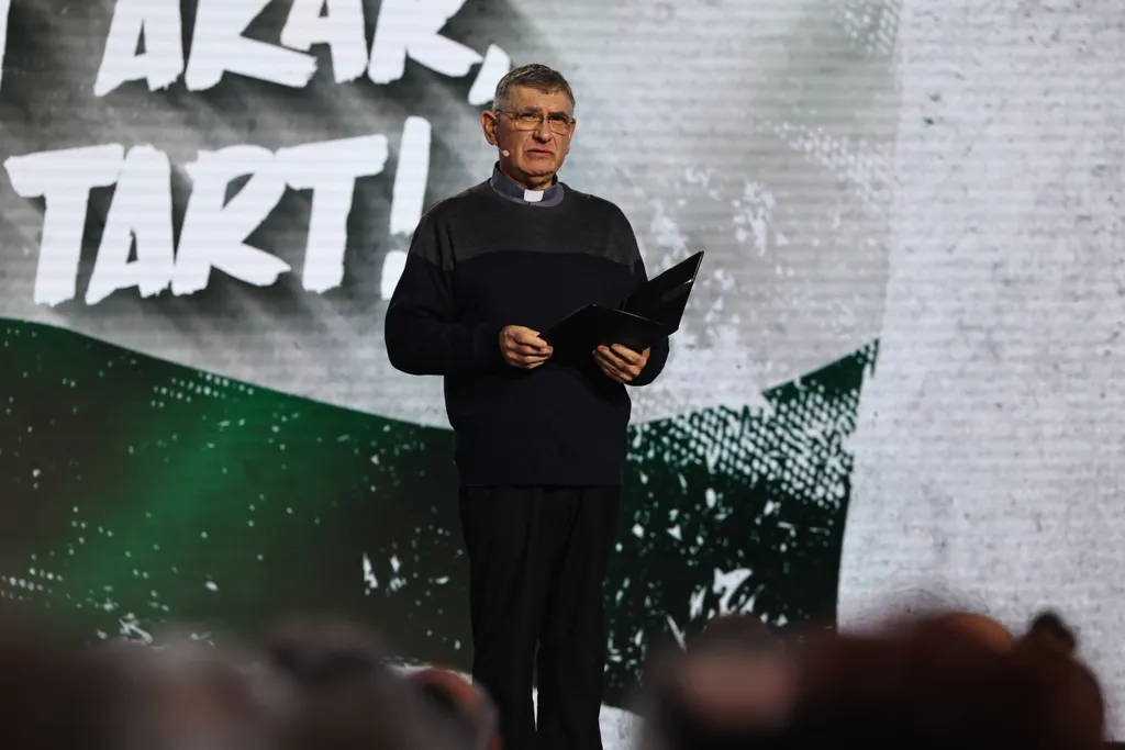 Háborúellenes Gyűlés, Mohács, 2025.12.13
DÁP, HEGY
Kövesi ferenc