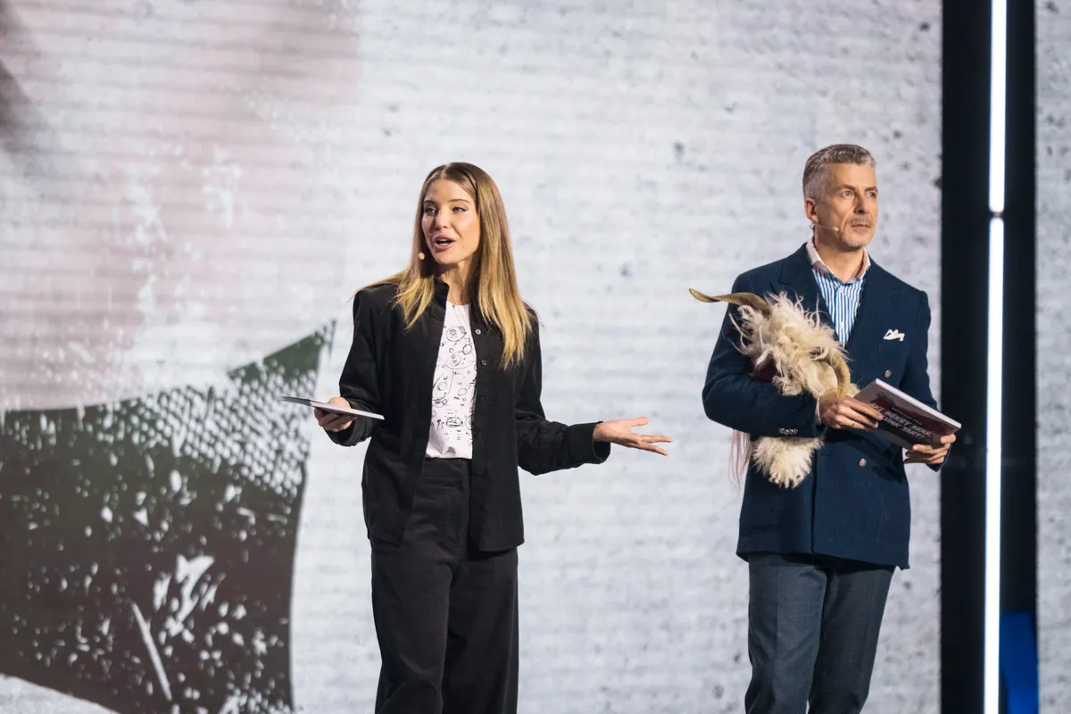 Rákay Philip nem spórolja ki a humort a műsorvezetéséből.