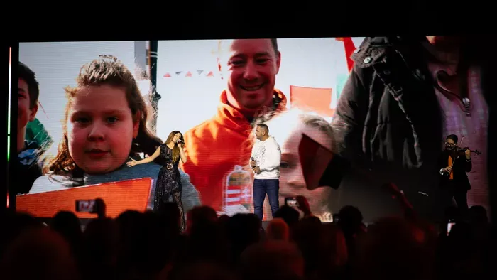 2025.12.06.Háború ellenes gyűlés_Kecskemét
Radics Gigi, Curtis