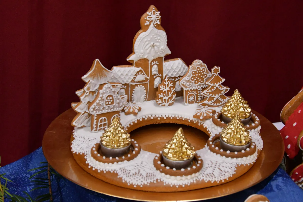 Adventi koszorú mézeskalácsból