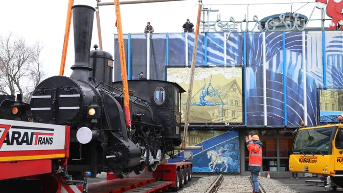 100 éves gőzmozdony került a Fővárosi Nagycirkusz elé – Ez az oka!