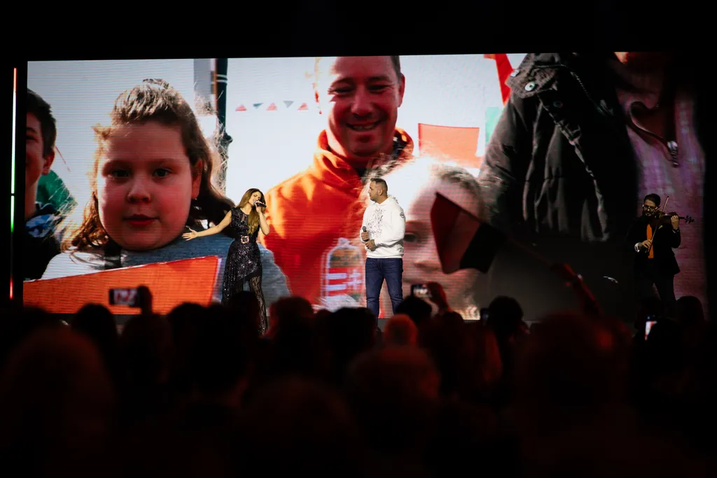 2025.12.06.Háború ellenes gyűlés_Kecskemét
Radics Gigi, Curtis