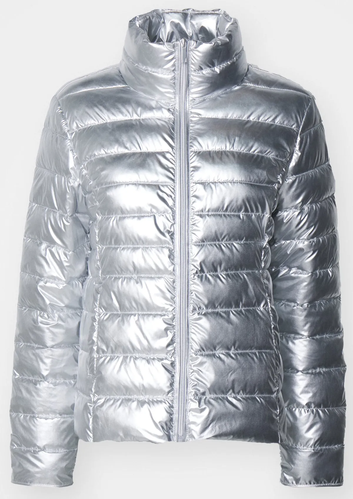 Karácsonyi divat: steppelt ezüst dzseki.