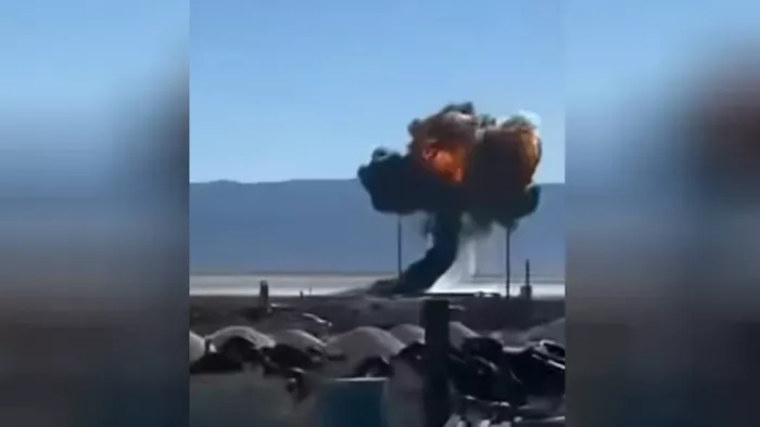 Videó: Hatalmas robbanással csapódott a földbe egy repülőgép