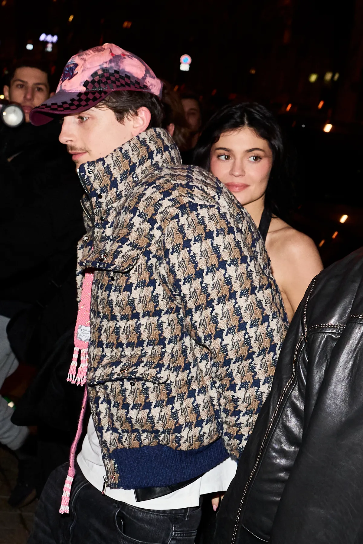 CM - Timothée Chalamet et Kylie Jenner de retour à l'hotel Royal Monceau après avoir diné au Bar des Prés Montaigne après l'avant-première du film "Un parfait inconnu" à Paris