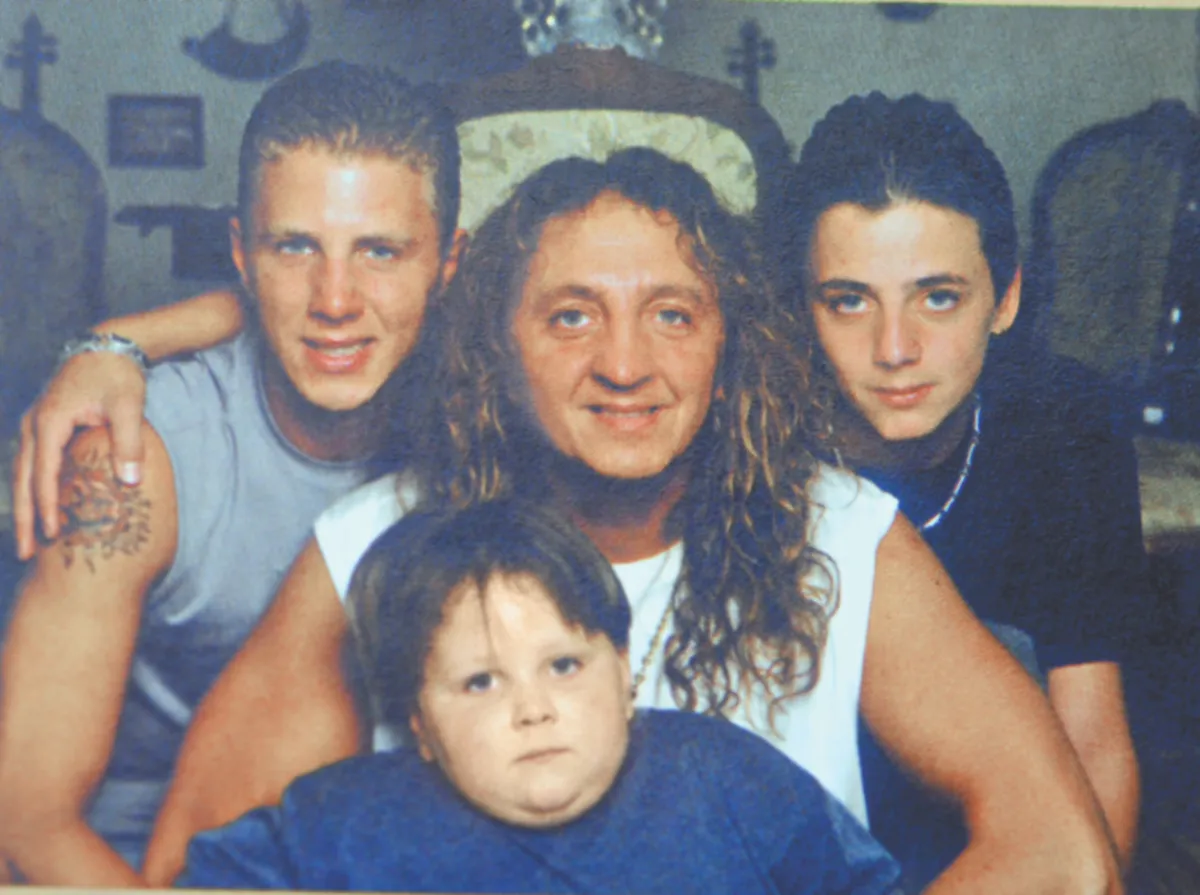 Itt még boldogan ölelik egymást: Krisztián, Szebasztián, Jimmy és Adrián