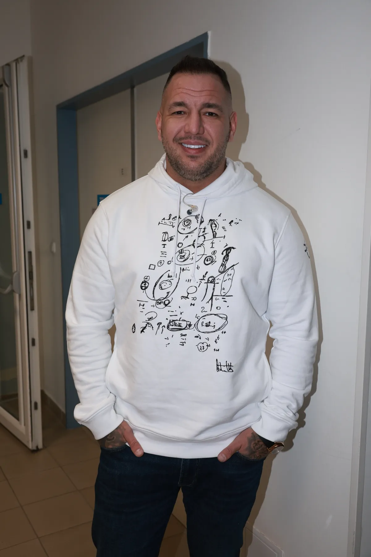 Curtisnek nagyon megtettszett a különleges firka.