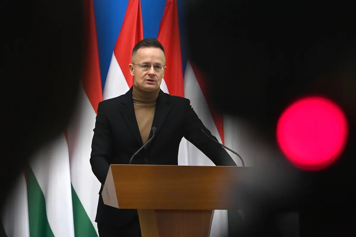 Szijjártó Péter évtizedek óta járja a világot a diplomácia miatt.