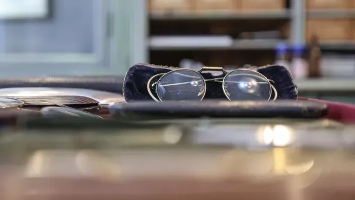 Itt készült Madách Imre szemüvege – íme a legrégebbi optika