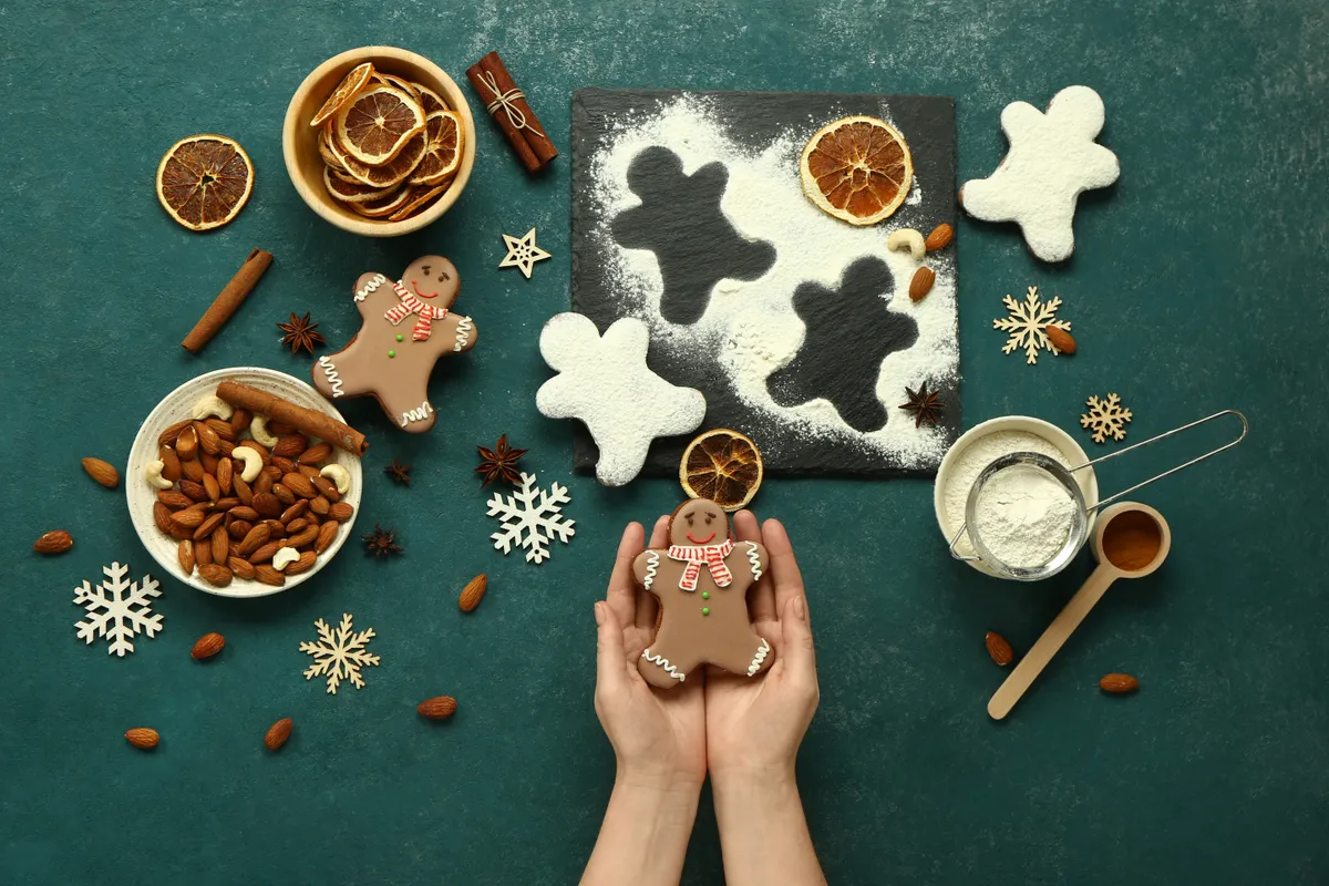 Személyiségtesztben szereplő kép egy díszített mézeskalács emberkéről