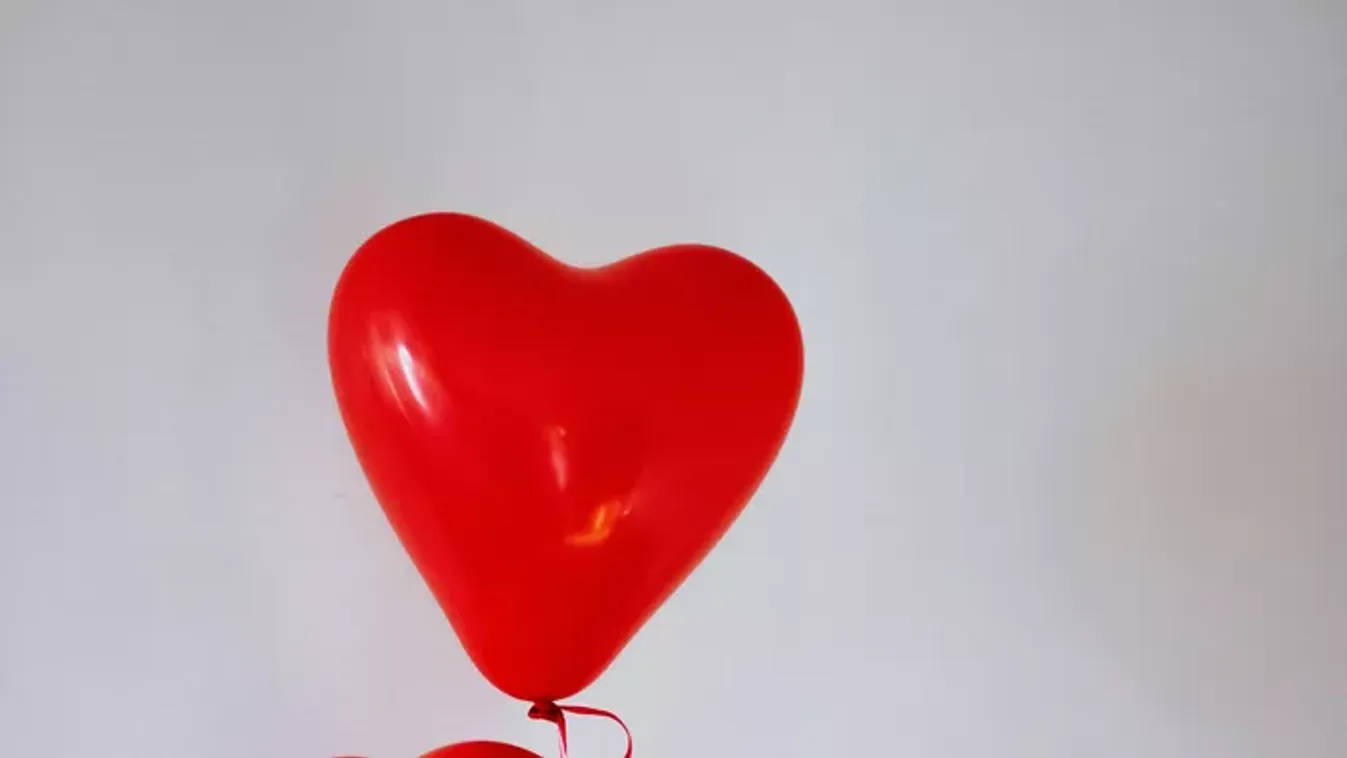 Itt az új sztárpár: Óriásmellű kebelcsodába szerelmes a válogatott focista