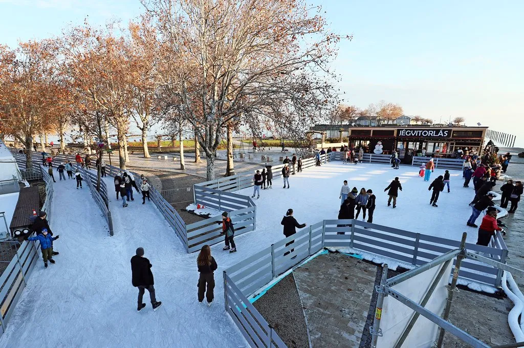 A balatonfüredi jégpálya központi része