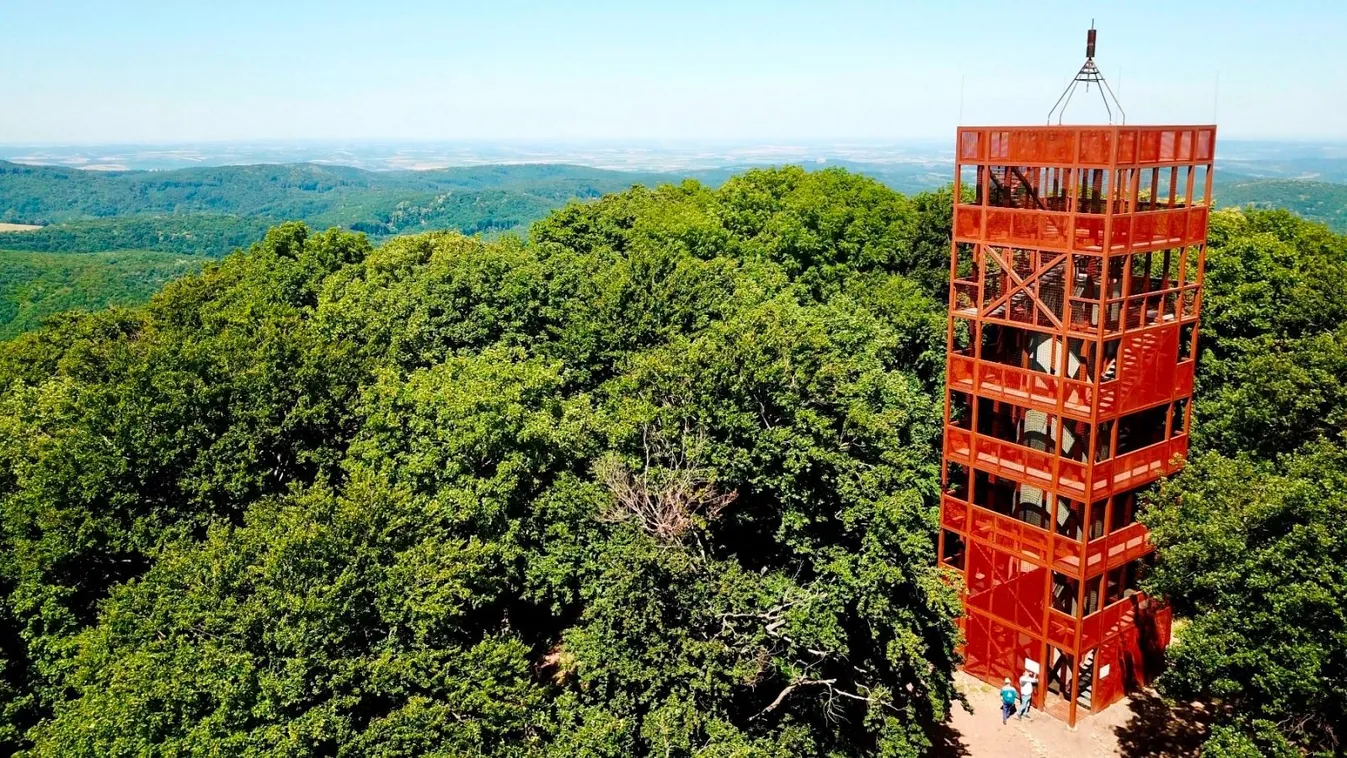 Az év kilátója a Zengő csúcsán magasodó ÍZengő-kilátó lett.