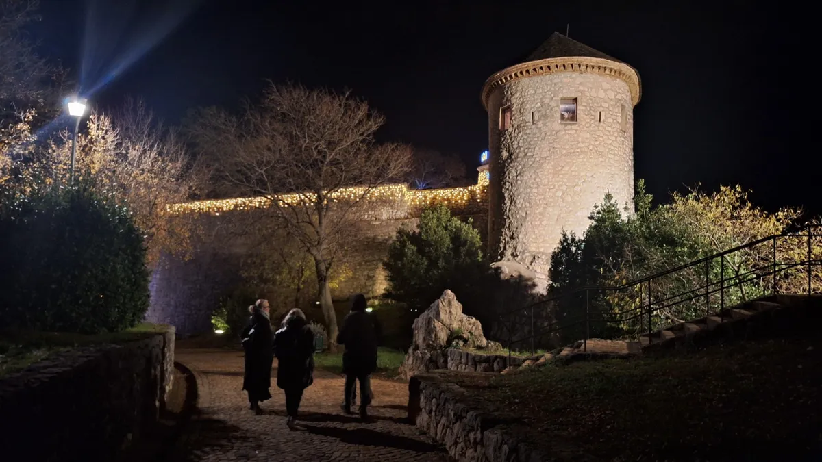 A fiumei Gradina Trsat karácsonyi vásár idején.
