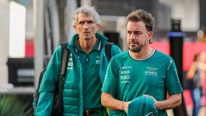 Gólyahír! Apa lesz a Forma-1 legendás pilótája