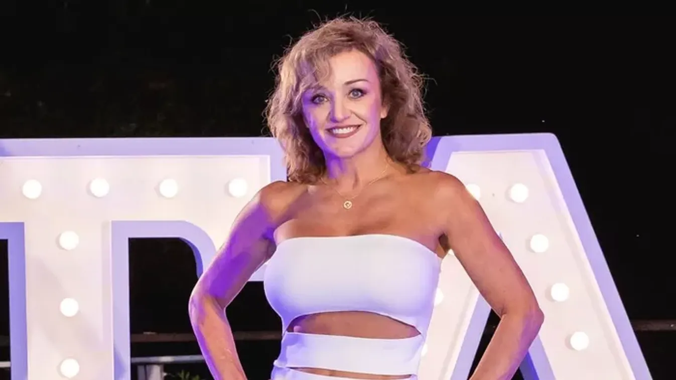 Repül az idő: ilyen sármos pasi lett Szandi imádott fia – Fotó