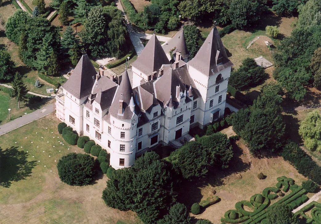 A tiszadobi Andrássy-kastély és kertje madártávlatból.