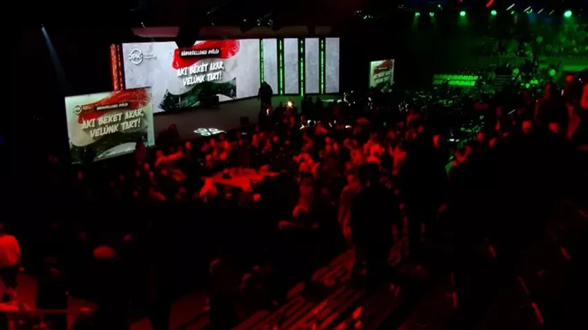 Brutális tömeggel kell farkasszemet néznie Orbán Viktornak