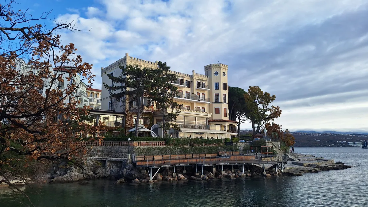 A Villa Neptune épülete Opatijában, amely ma a Hotel Miramarhz tartozik.