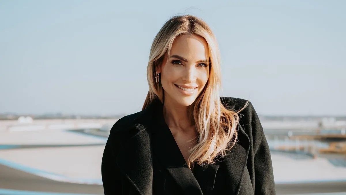 Zimány Linda, a gyönyörű szőke jogász mindig kisugárzó megjelenésű.