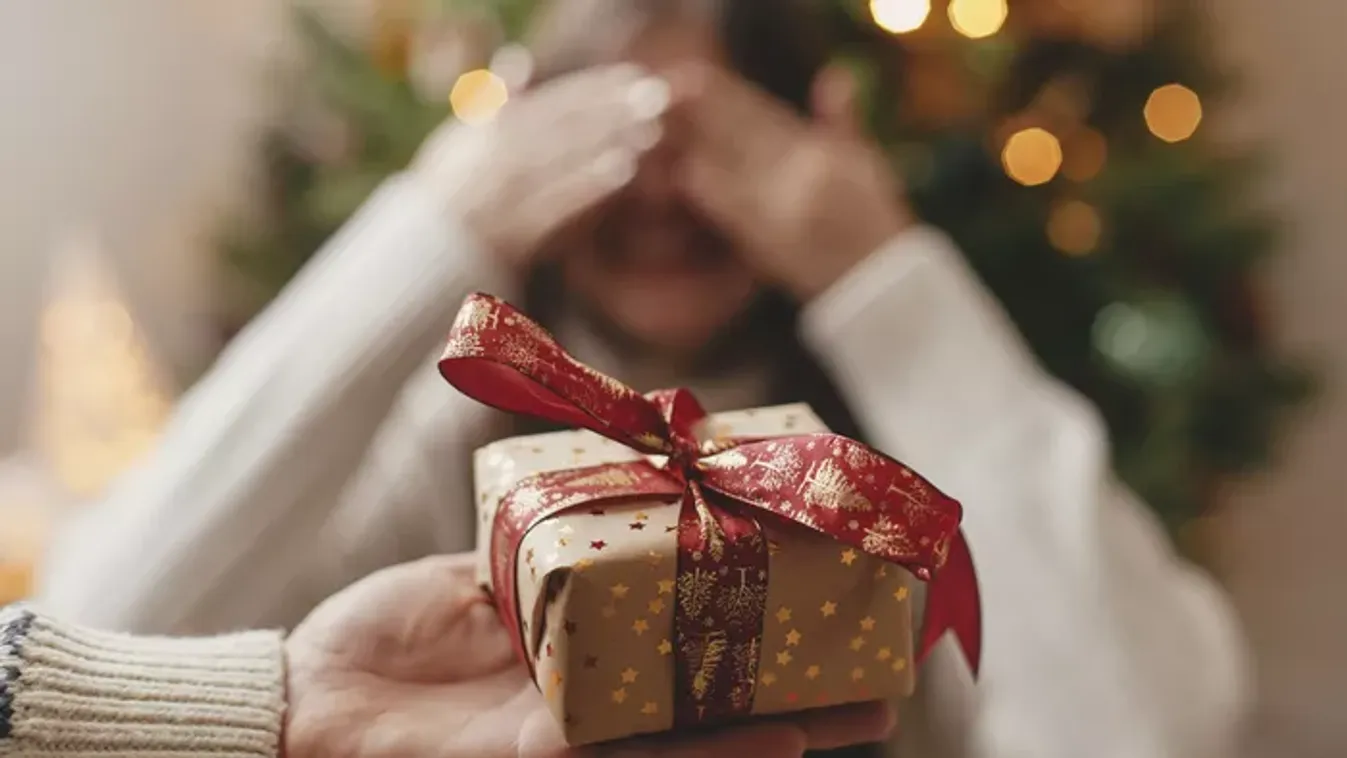 Ezek a karácsonyi ajándékok valójában rejtett üzenetek