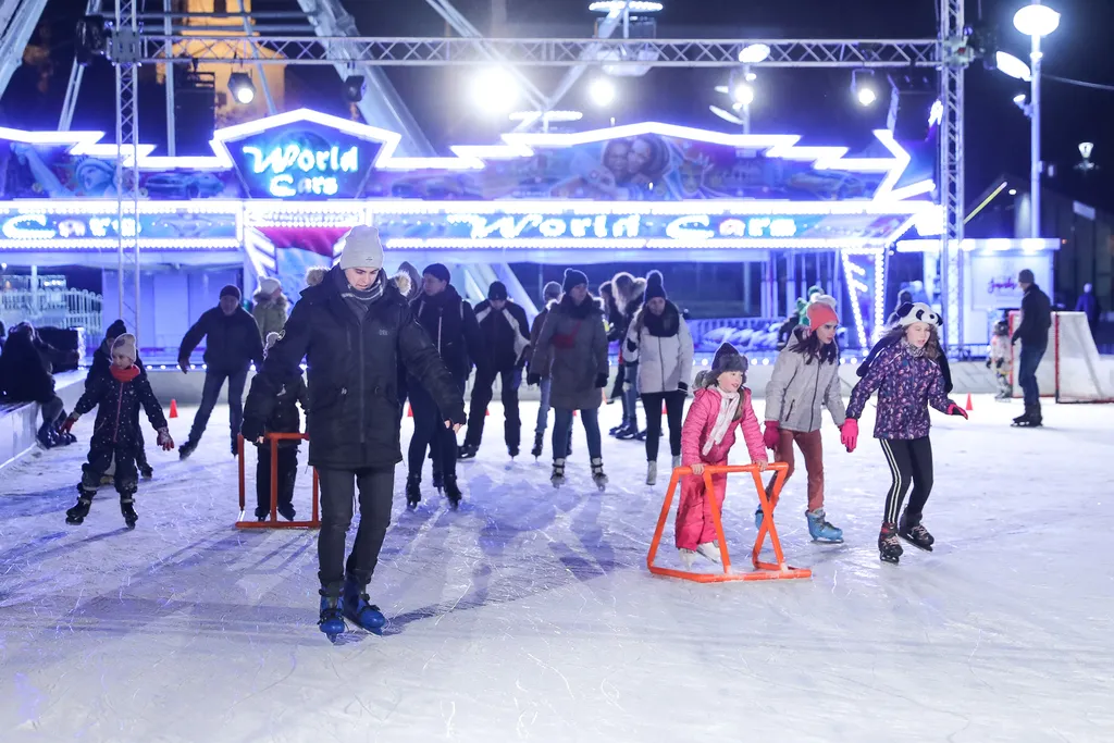 20220122 Győr

Jégpályák éjszakája Győr Dunakapu tér, 

Fotó: Csapó Balázs CSB Kisalföld